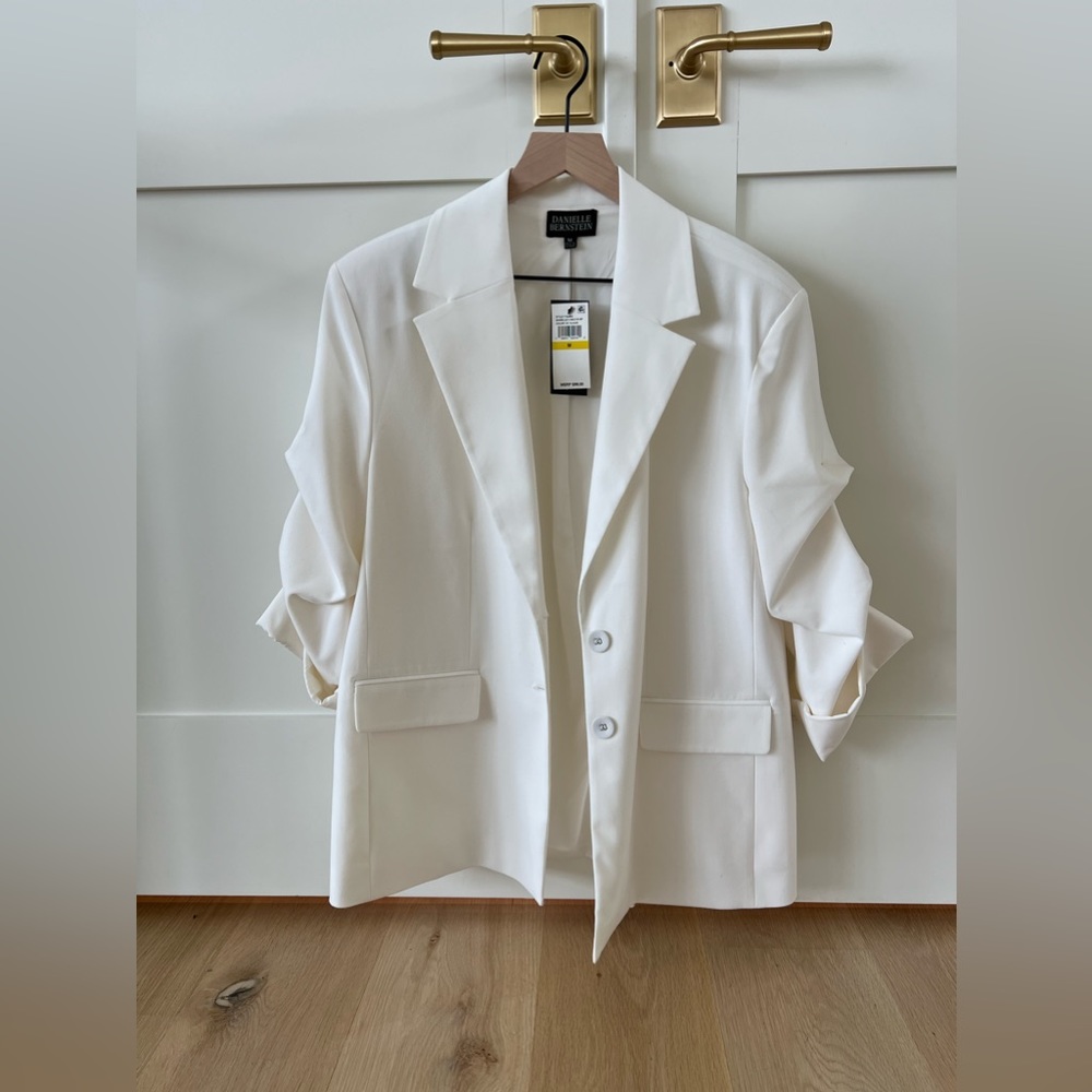 White Blazer// Size Medium// Danielle Bernstein X Macys /